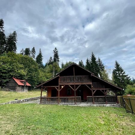 Готель Casa Fenyves Vendeghaz Беїле-Тушнад Екстер'єр фото